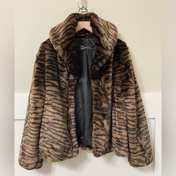 Dale Dressin Brown Zebra Print Faux Fur Cozy Comfy Coat Size Large - Picture 6 of 13
